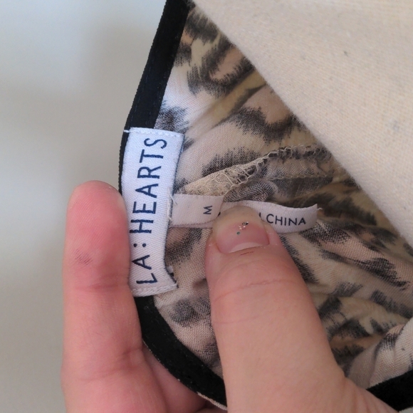 La HEARTS Leopard Crop Top - Picture 5 of 5